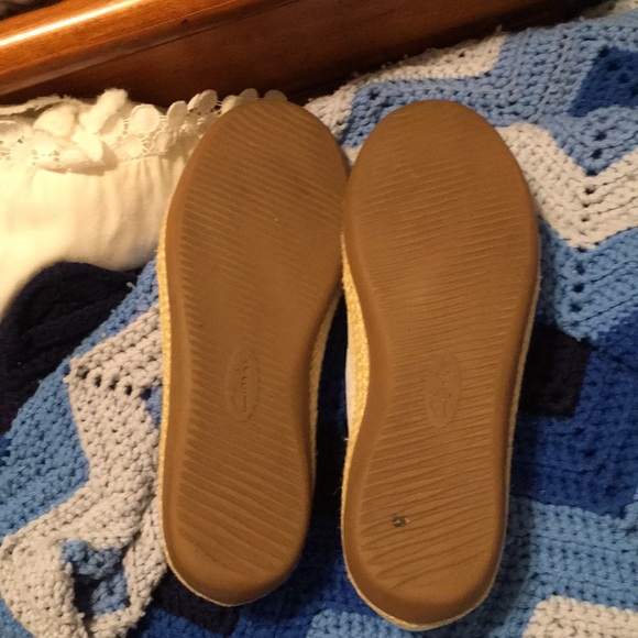 Clark loafers. Size 8 but runs closer to a size 9! - Picture 2 of 3